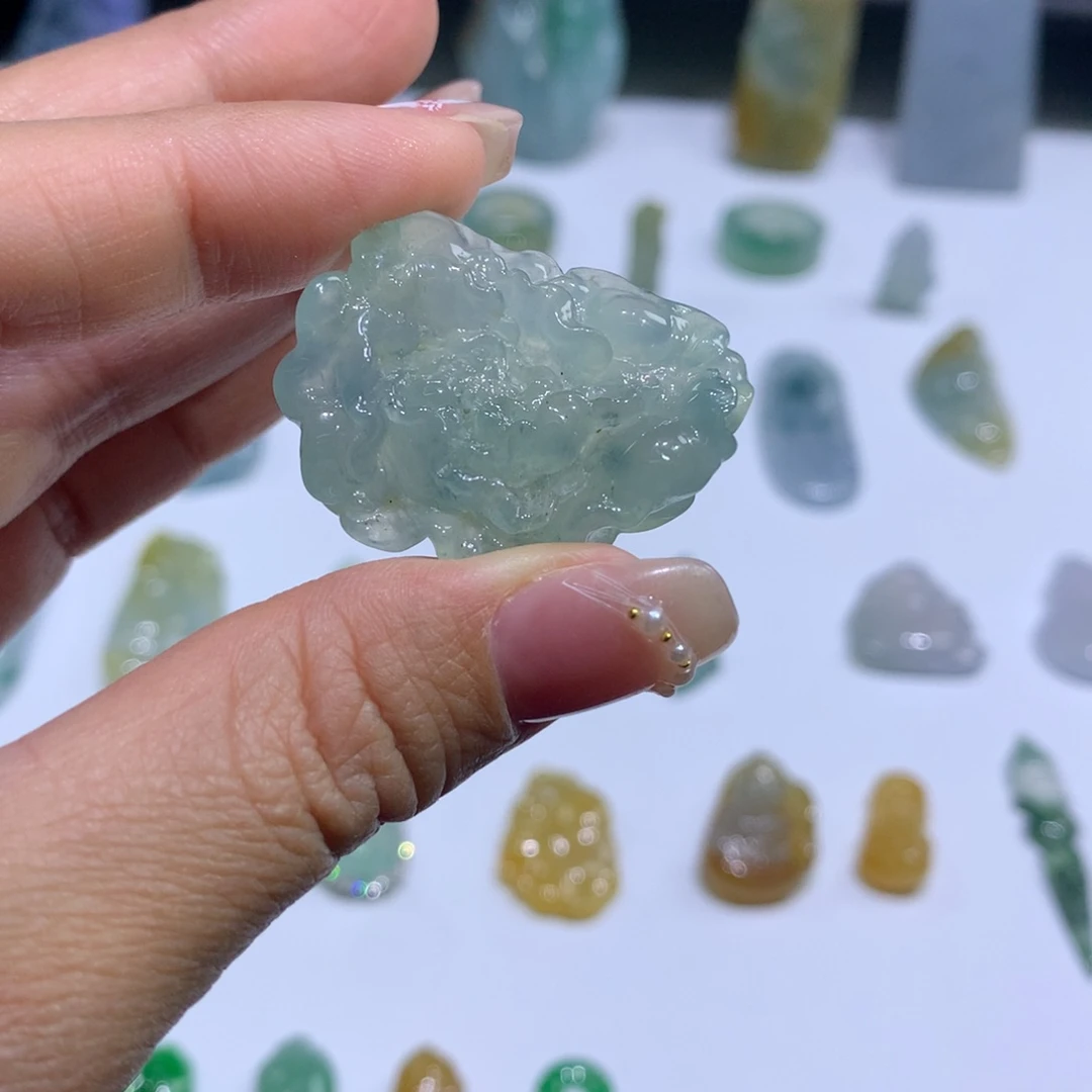 翡翠颈饰未镶嵌牡丹花