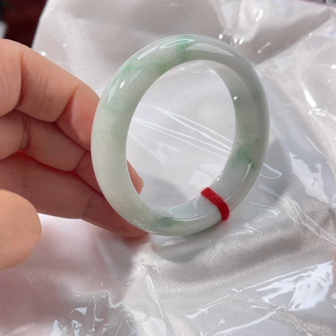 翡翠未镶嵌手镯52.5有瑕疵生长细纹48小时鉴赏