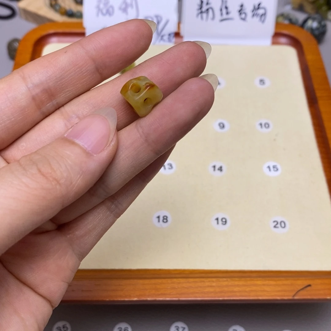 蛇纹石玉合金配饰婷