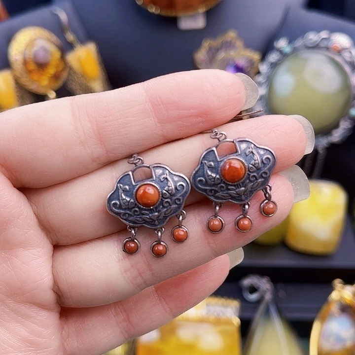 南红玛瑙银S925镶嵌耳坠