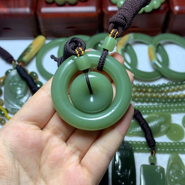 岫岩河磨玉（透闪石质玉）未镶嵌手镯