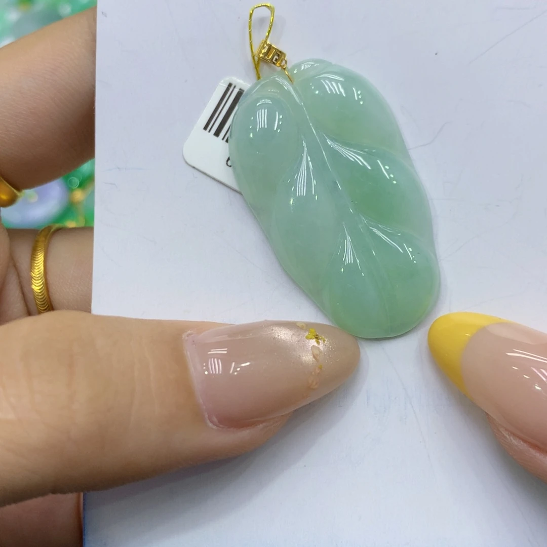 颈饰18K金镶嵌翡翠