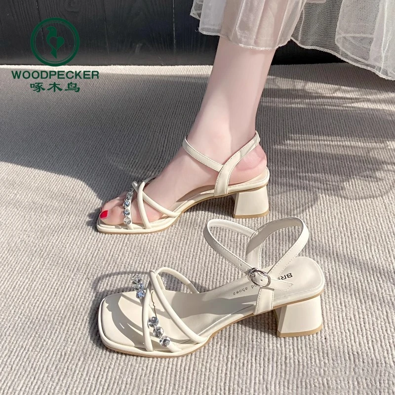 啄木鸟法式粗跟凉鞋女2025新款夏时尚水钻仙女配裙子一字带罗马鞋