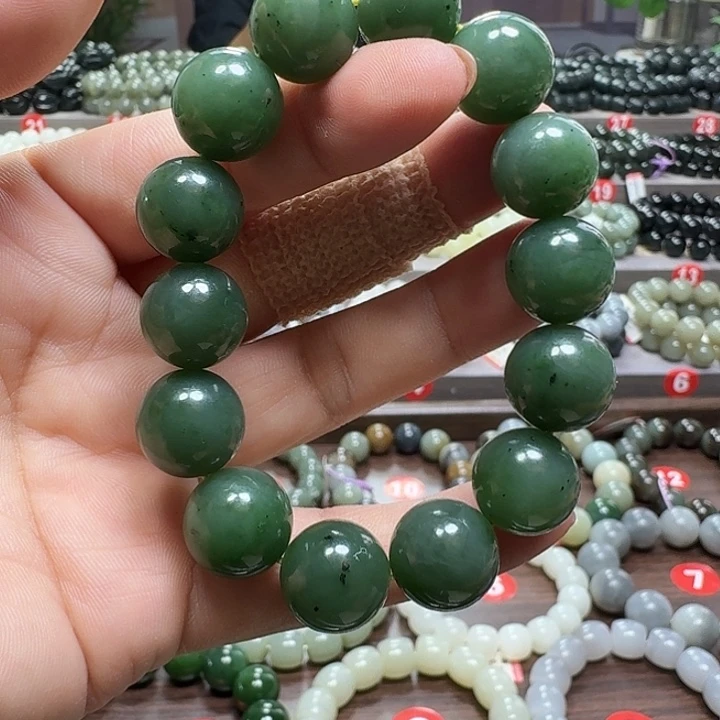 未镶嵌手链和田玉（碧玉）卡15