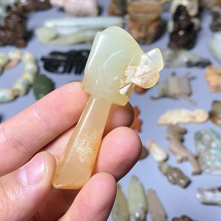 和田玉未镶嵌颈饰标本95