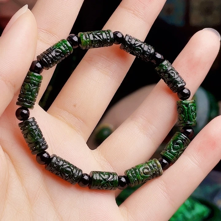 翡翠未镶嵌颈饰多样性