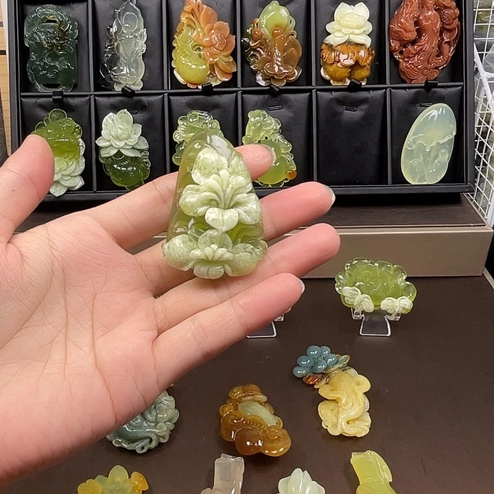 漂***姐未镶嵌蛇纹石玉吊坠(不含链)