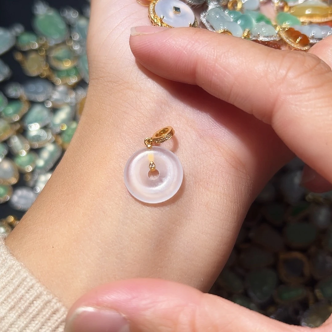 翡翠颈饰18K金镶嵌吊坠