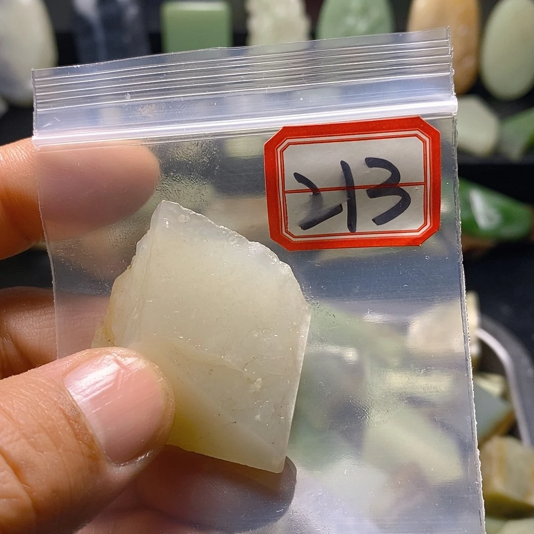 泓***梅和田玉（糖玉）未镶嵌珠宝半成品