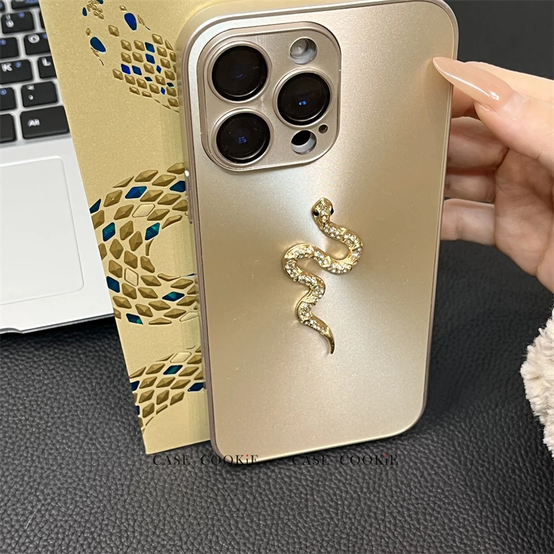 蛇年闪钻极光适用苹果16promax保护套轻奢iPhone15保护套14plus女