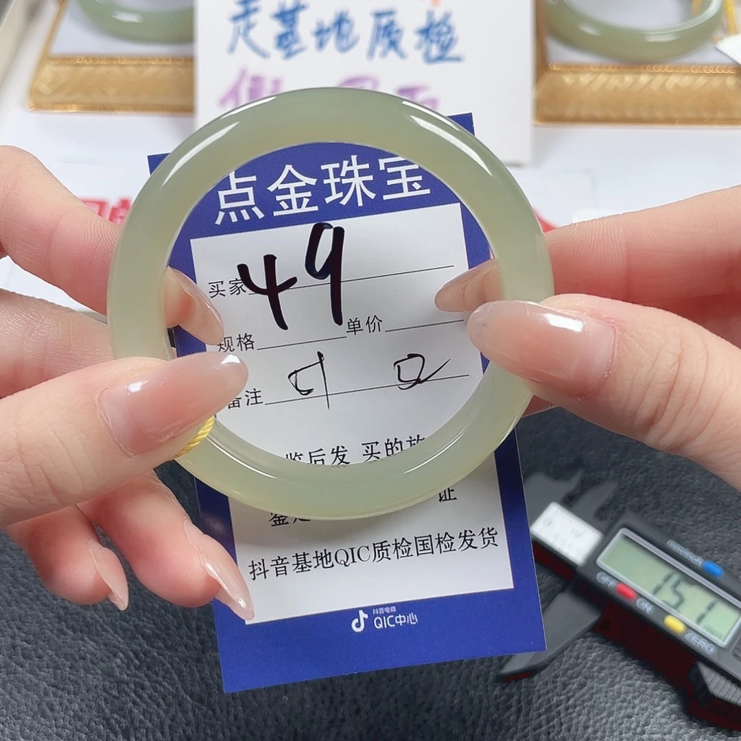 和田玉未镶嵌手镯