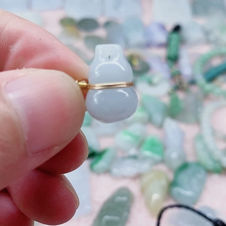 颈饰未镶嵌翡翠天然