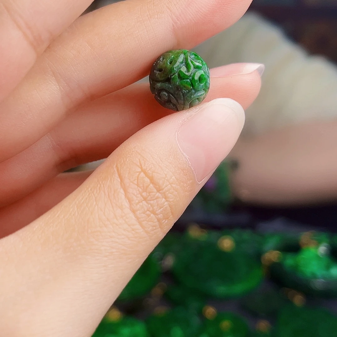 颈饰未镶嵌翡翠多样性