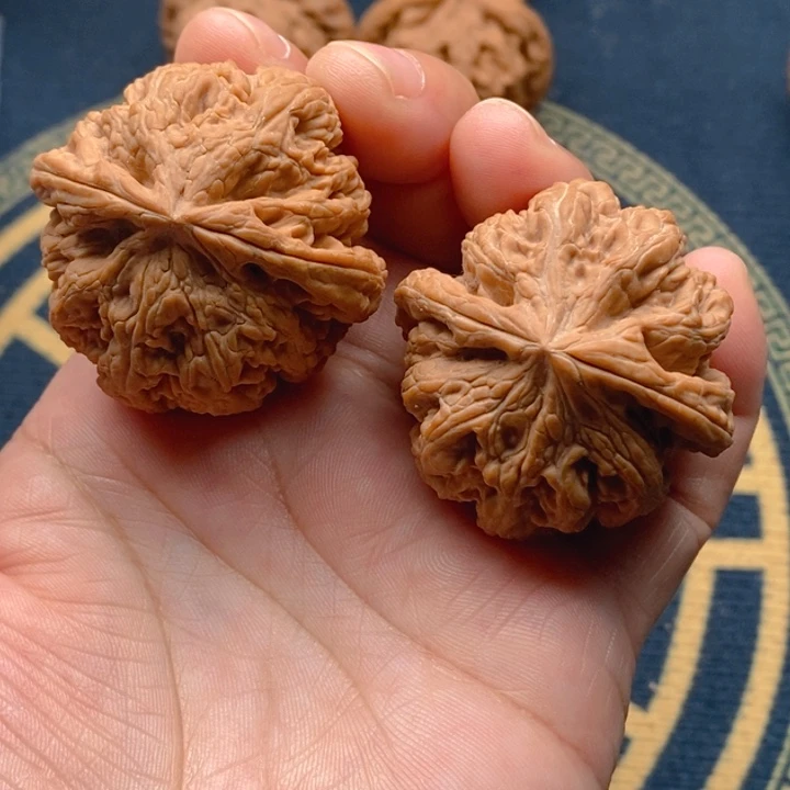 欧***君文玩核桃吊坠粗筋4