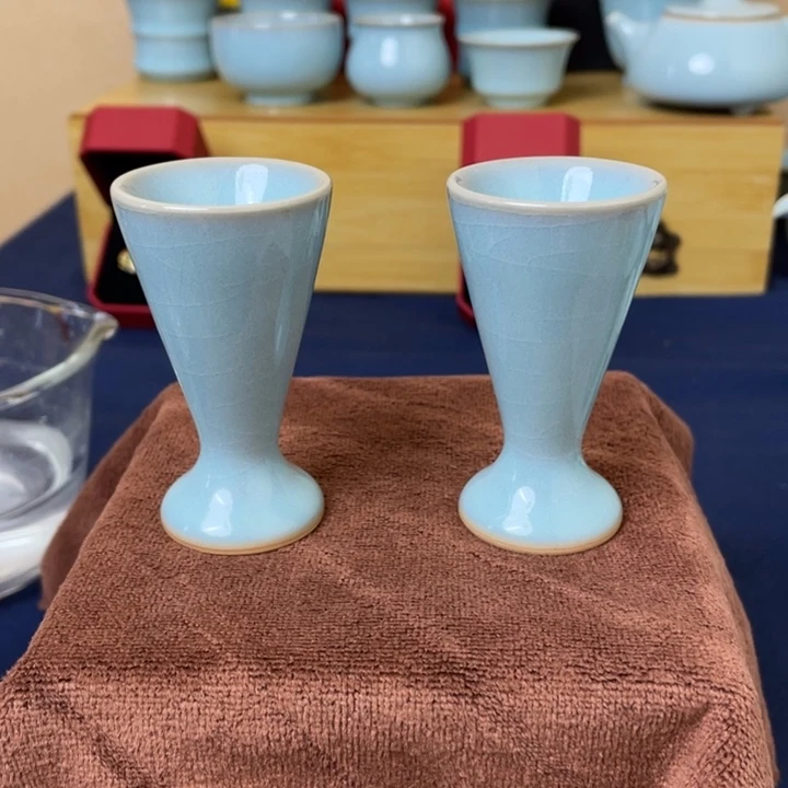 摆件天青色一对酒杯