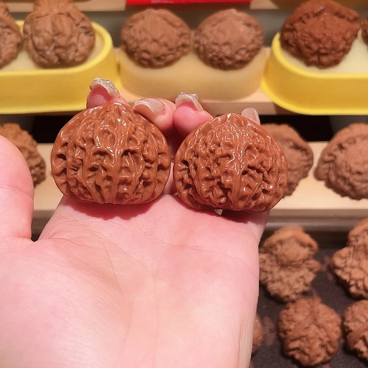 文玩核桃把件宇****民宫灯