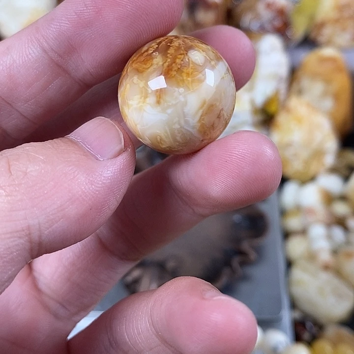 行***人裸石琥珀未镶嵌我