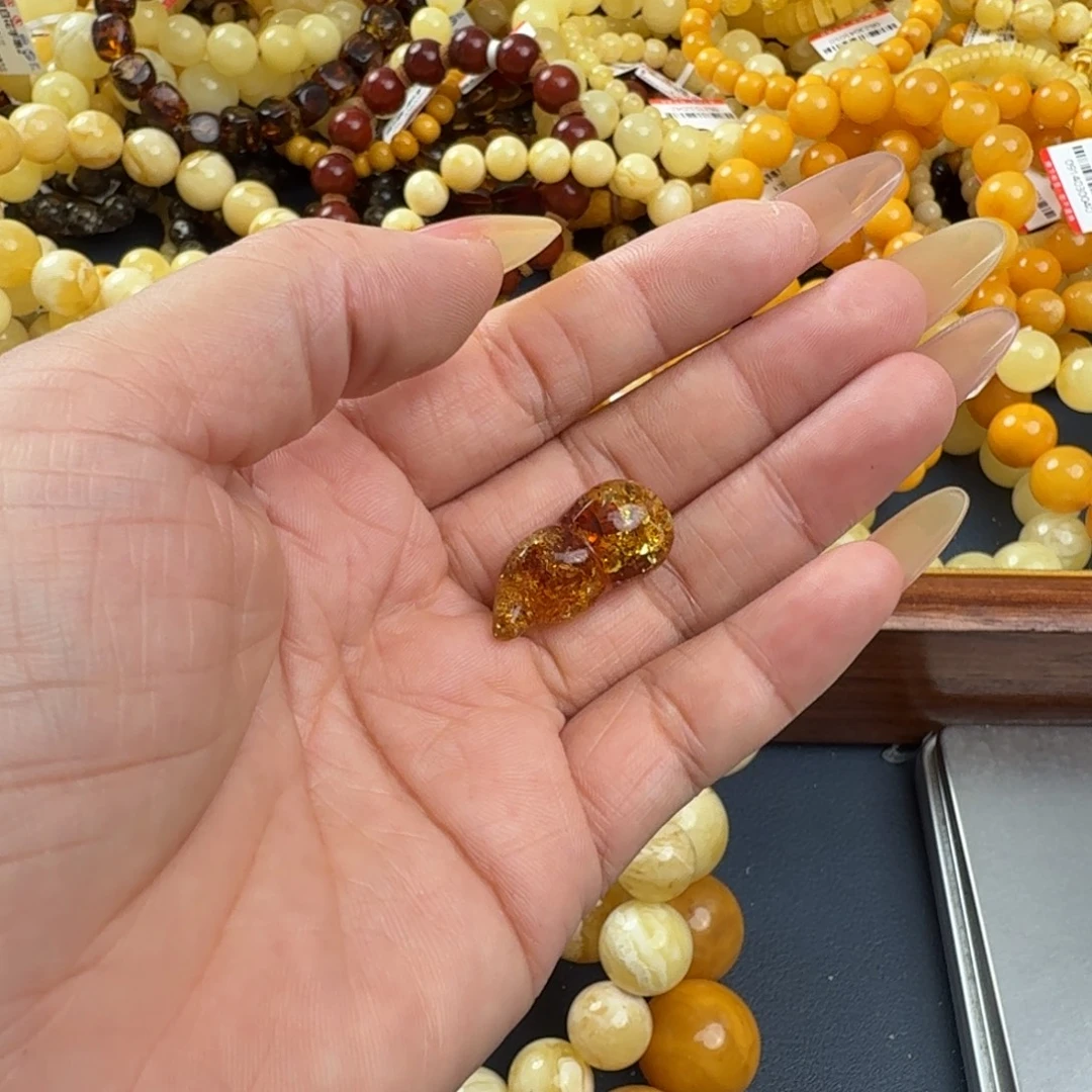 琥珀未镶嵌珠宝奇石