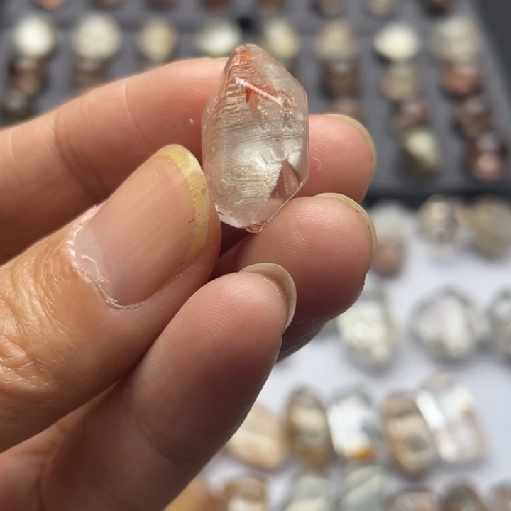 纯天然粉色幽灵碧玺（处理）