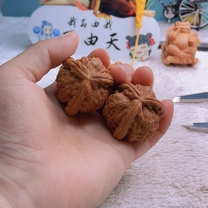 把件文玩核桃虎*羊三棱