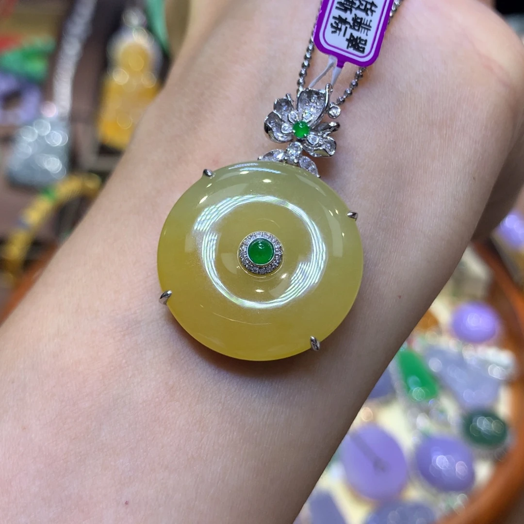 翡翠18K金镶嵌颈饰