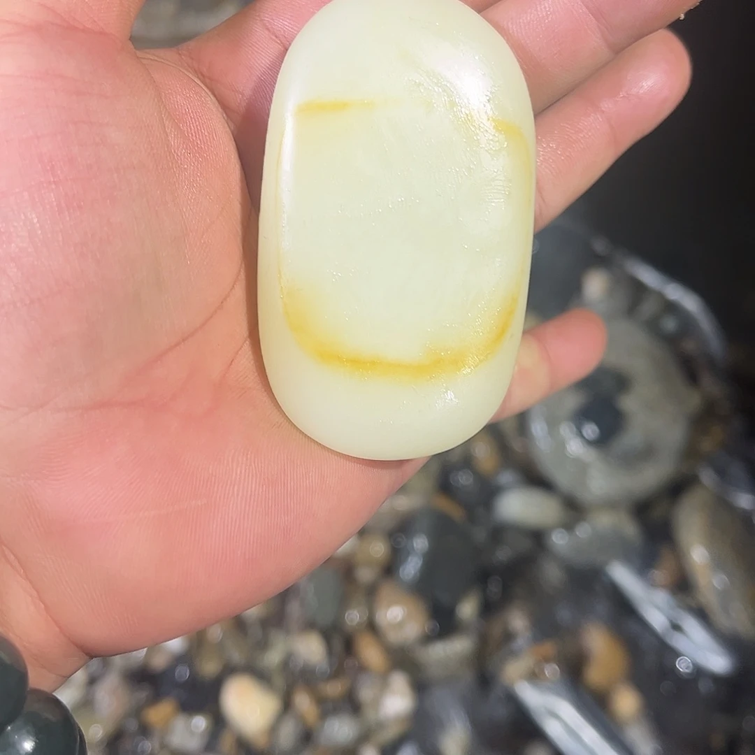 和田玉（糖玉）未镶嵌珠宝奇石
