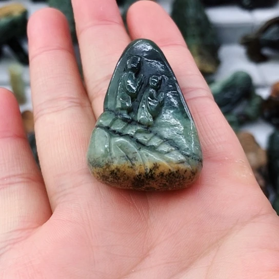 未镶嵌岫岩河磨玉（透闪石质玉）挂件