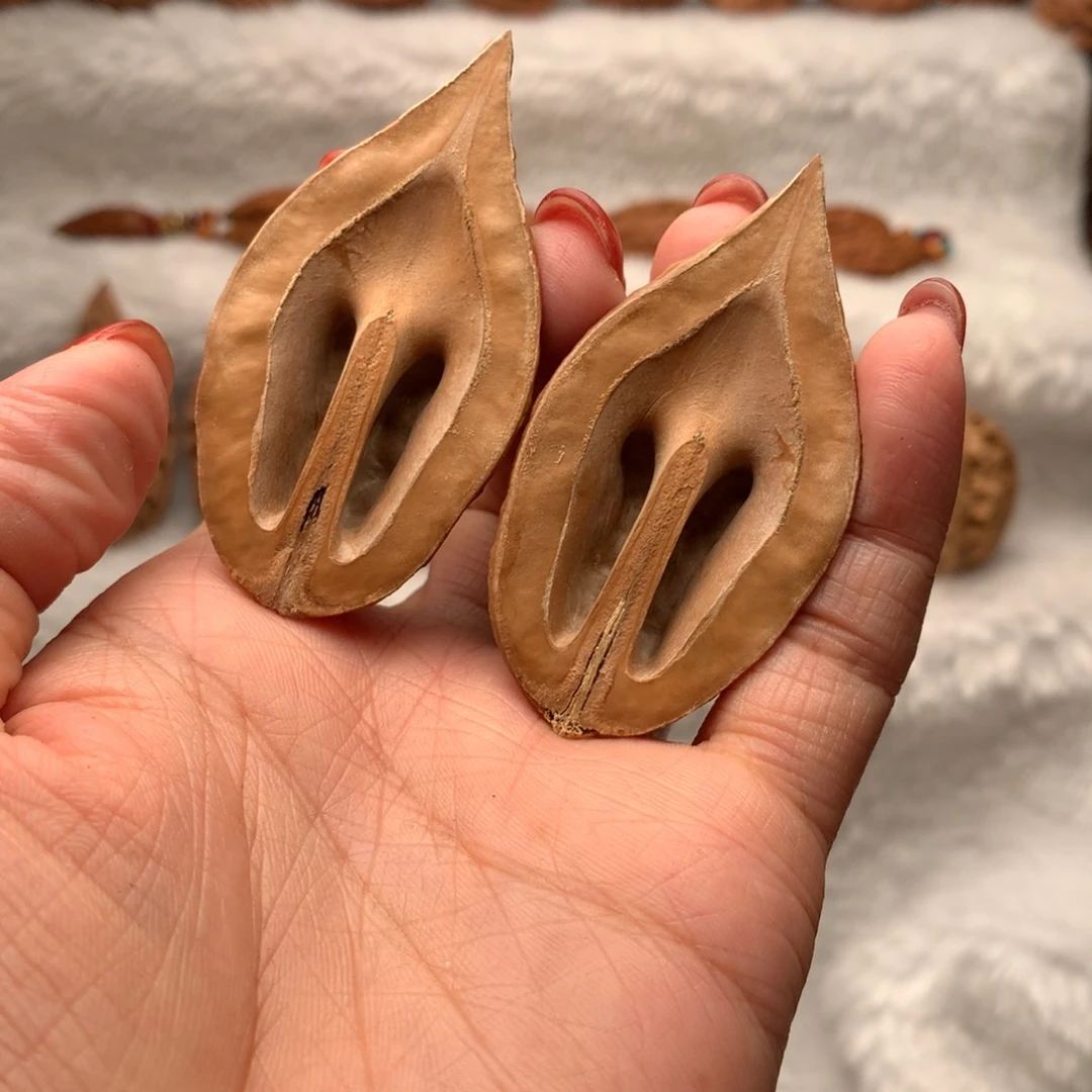 文玩核桃吊坠L*C小武核桃两半