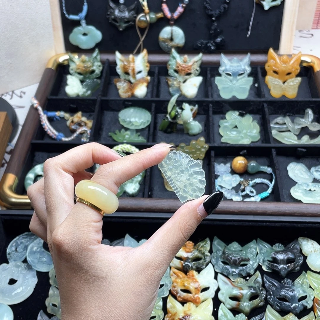 蛇纹石玉未镶嵌颈饰一顺百顺吊坠