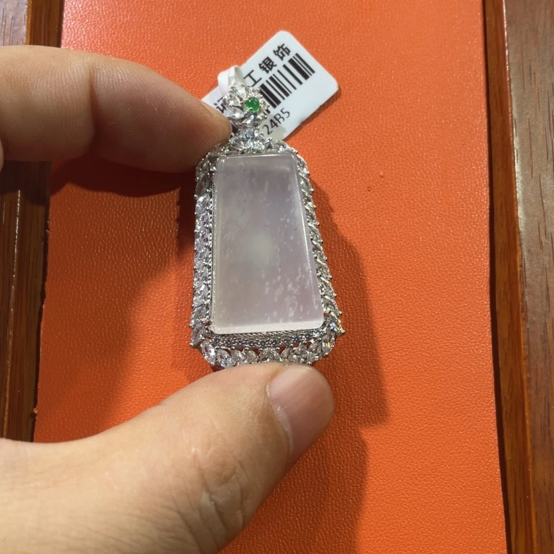 t***o石英质玉银S925镶嵌无事牌吊坠