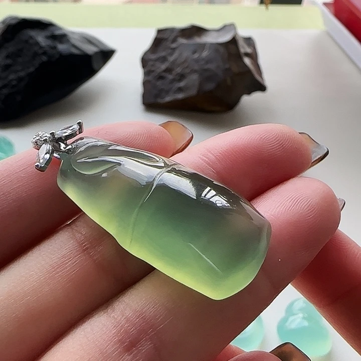 岫玉未镶嵌吊坠(不含链)