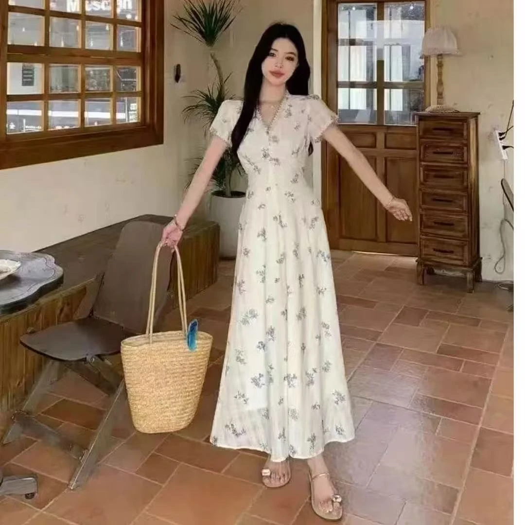 夏季新款2025刺绣法式荷叶边V领碎花连衣裙女甜美裙子