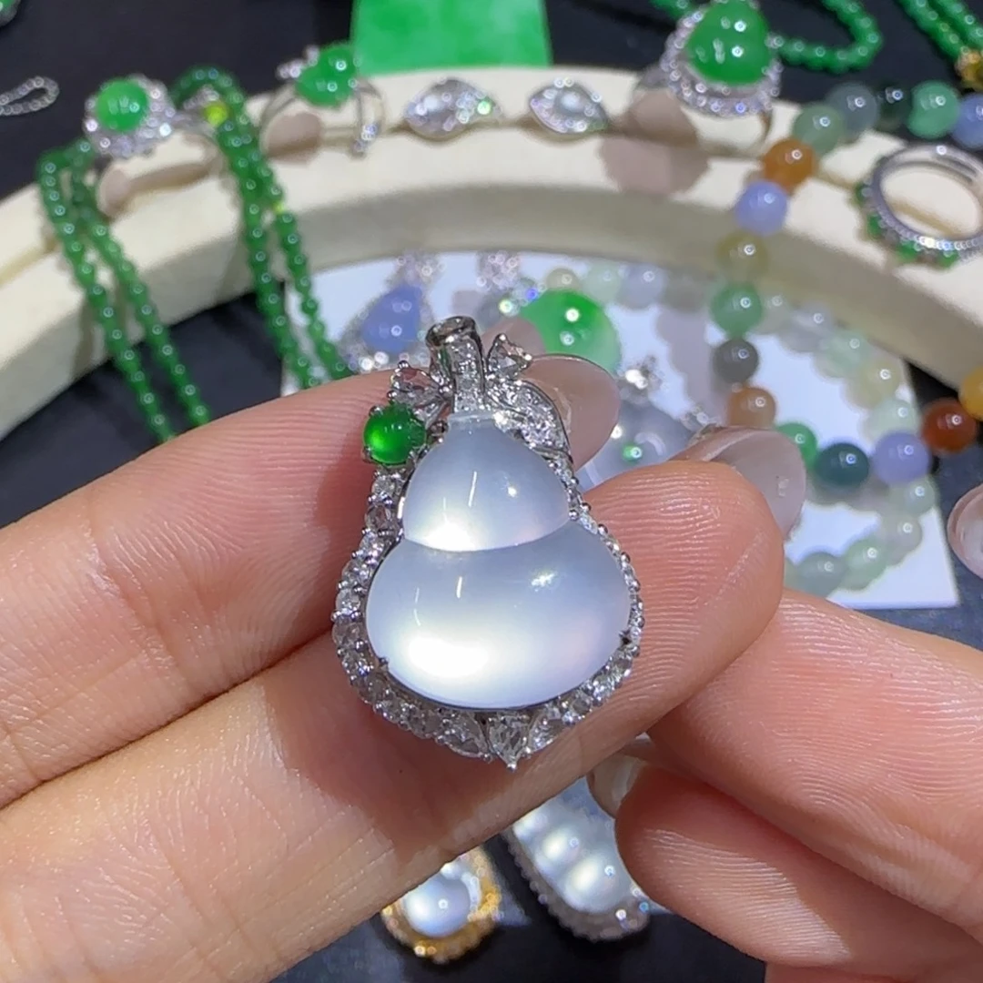 翡翠18K金镶嵌颈饰精品