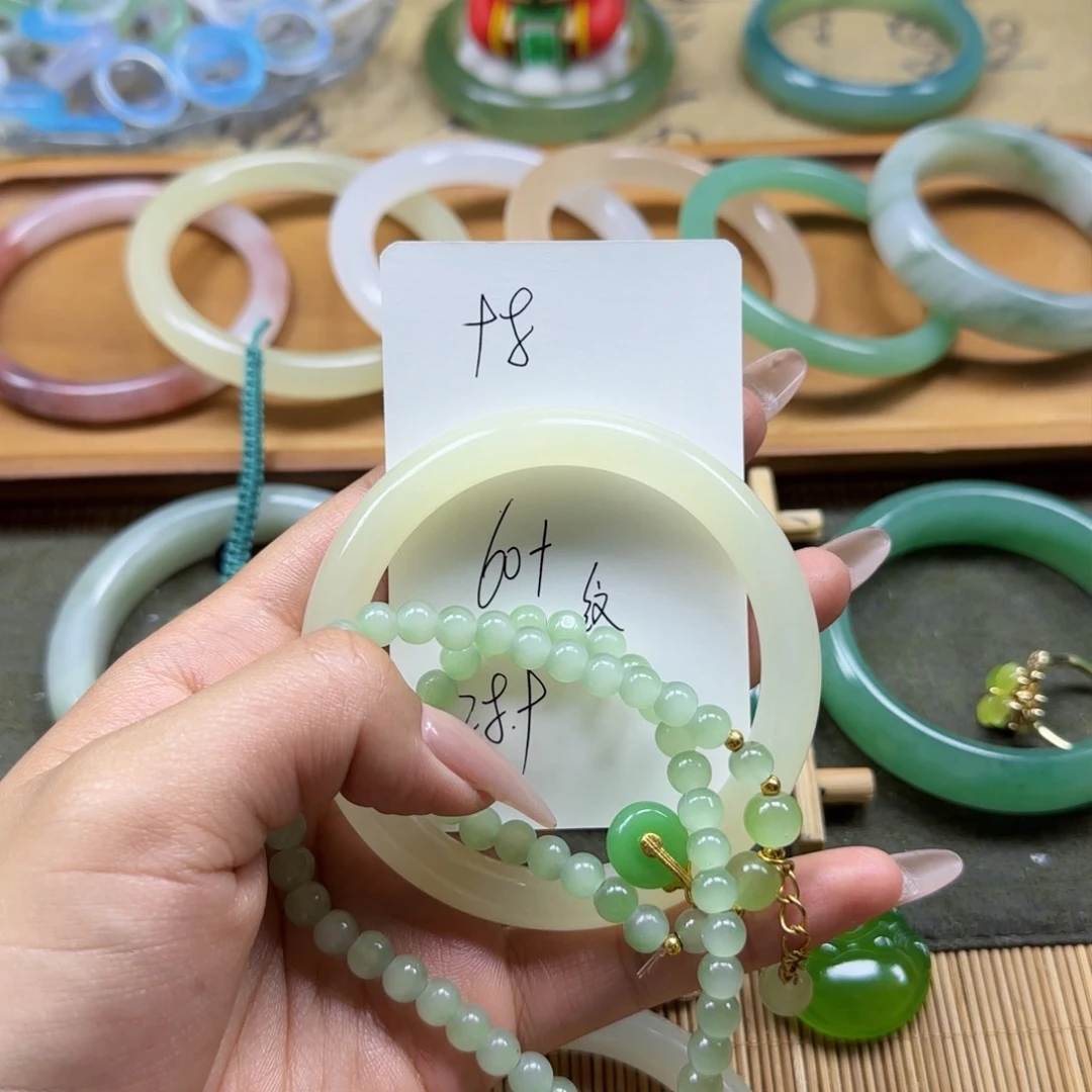 石英质玉手镯未镶嵌98
