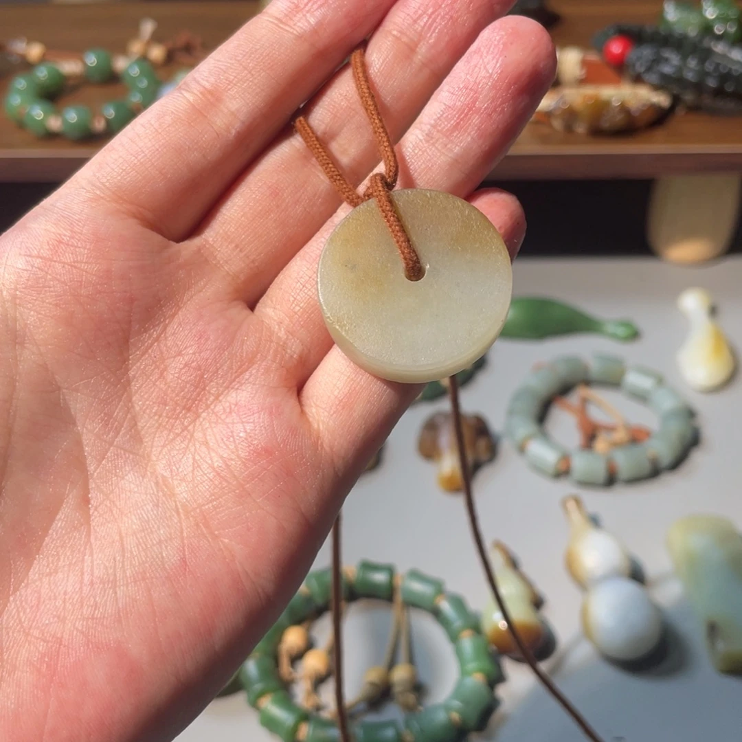 颈饰未镶嵌和田玉