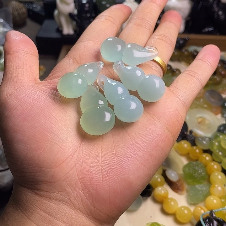 未镶嵌蛇纹石玉颈饰