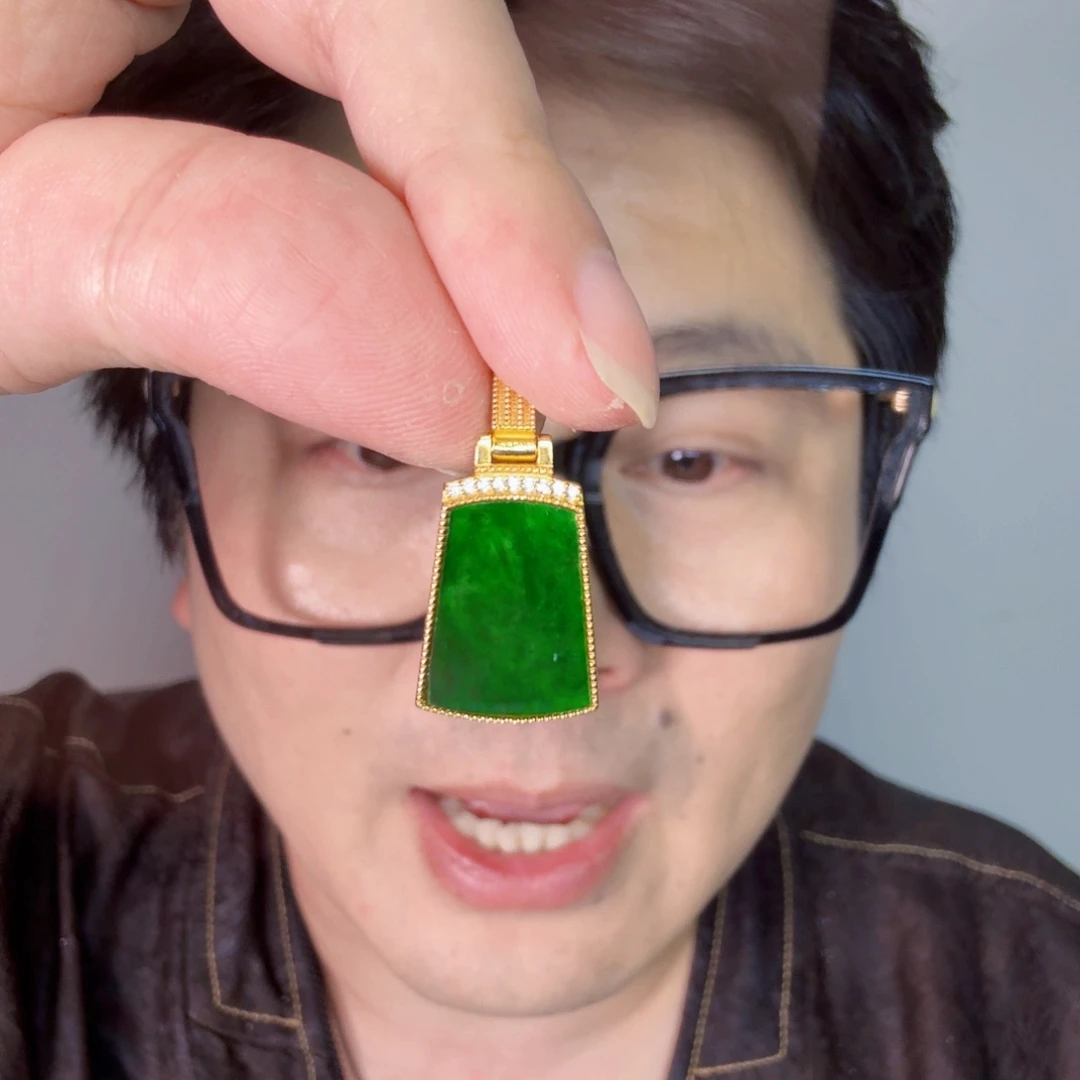颈饰未镶嵌翡翠一件