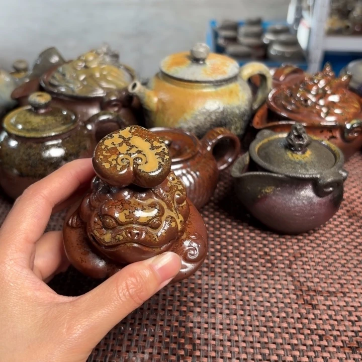 茶壶紫砂金蟾盖只