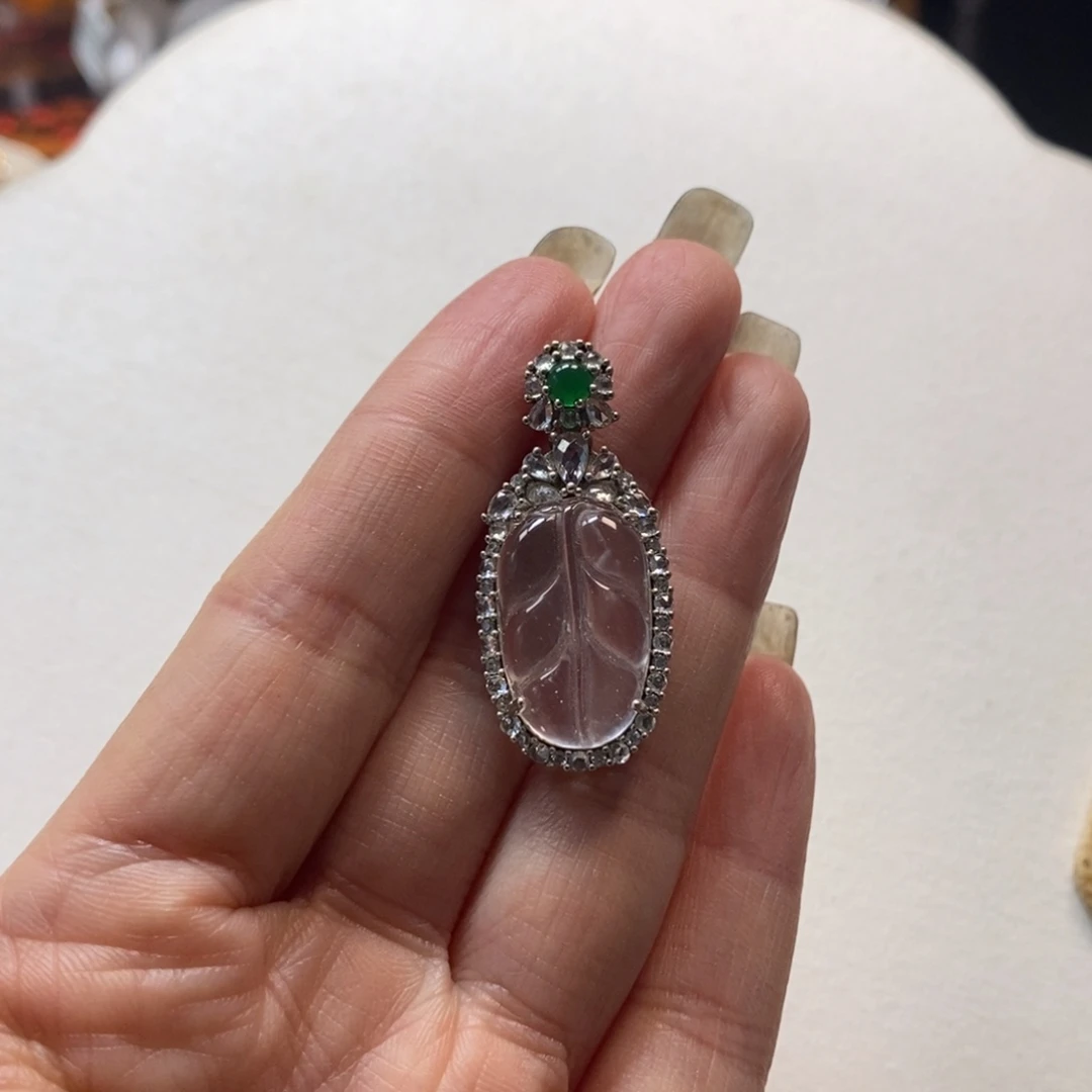 石英质玉未镶嵌颈饰