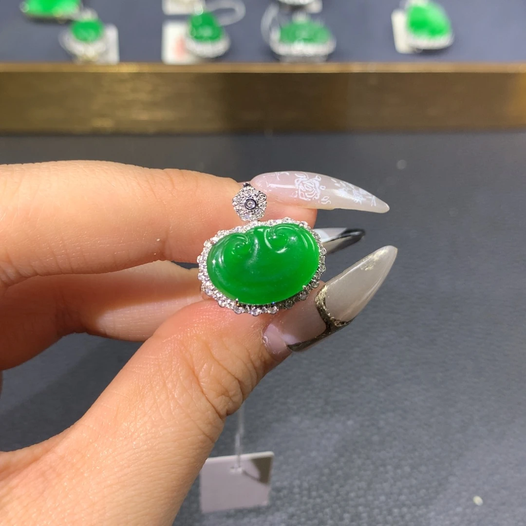 翡翠戒指18K金镶嵌翡翠