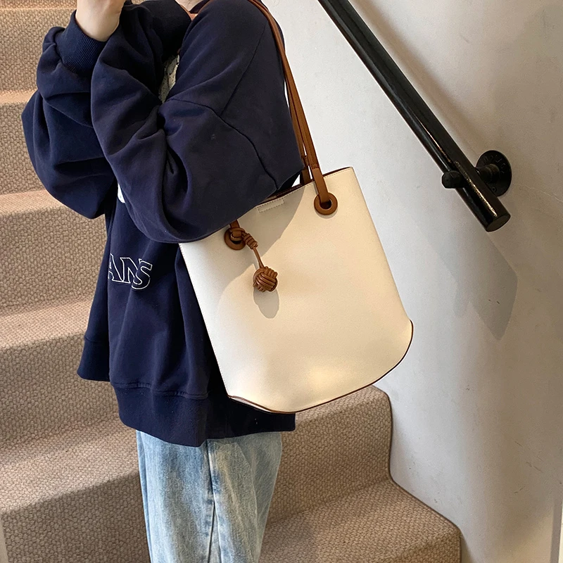 韩国复古手提菜篮子包包女2025新款潮时尚拎包水桶包百搭斜挎包