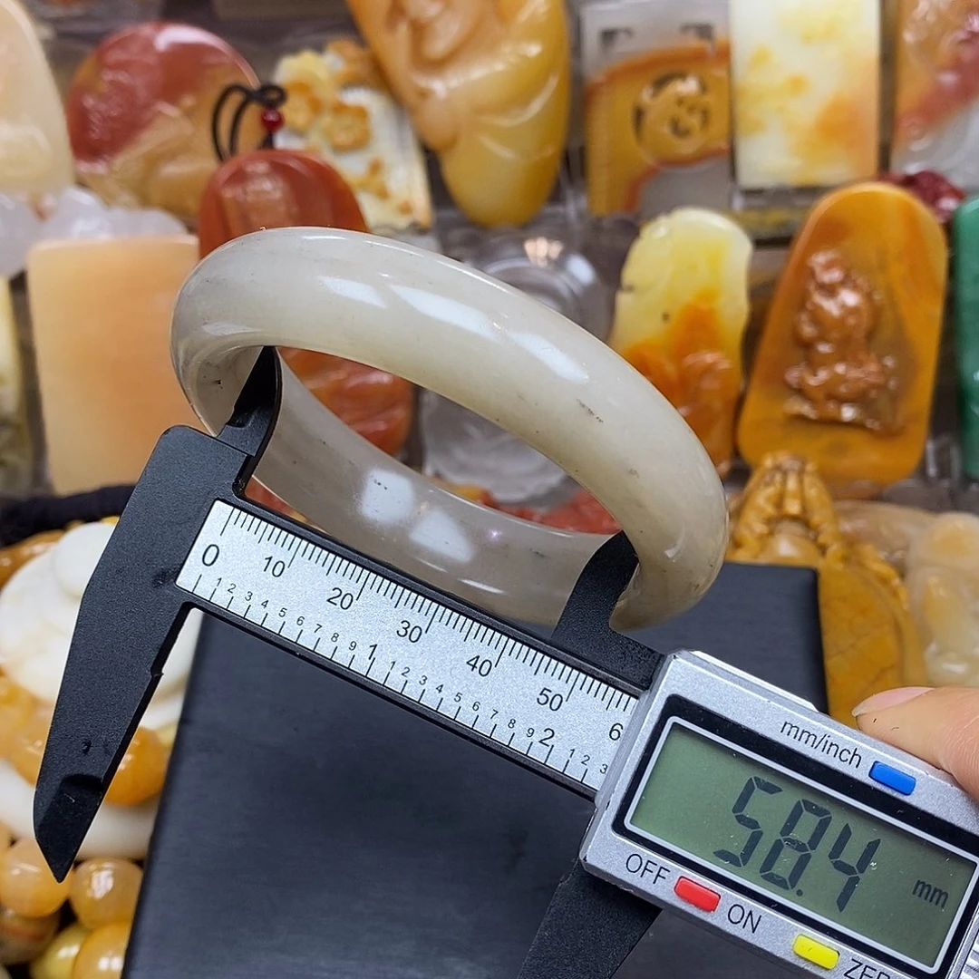 石英质玉（黄龙玉）颈饰未镶嵌