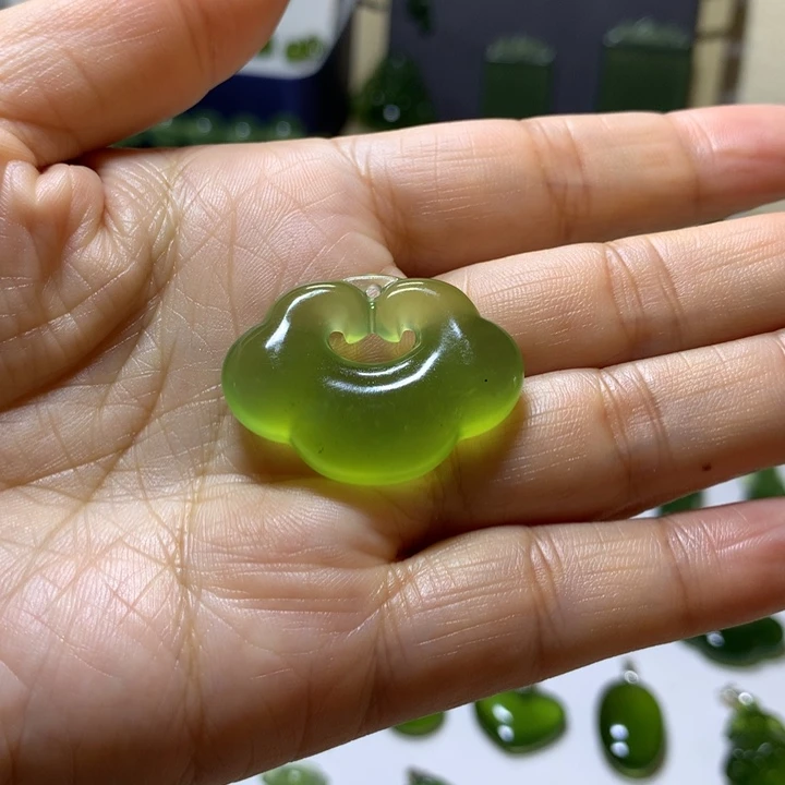 玲***田岫玉未镶嵌颈饰吊坠