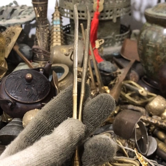 路***过闪电购铜摆件工艺品