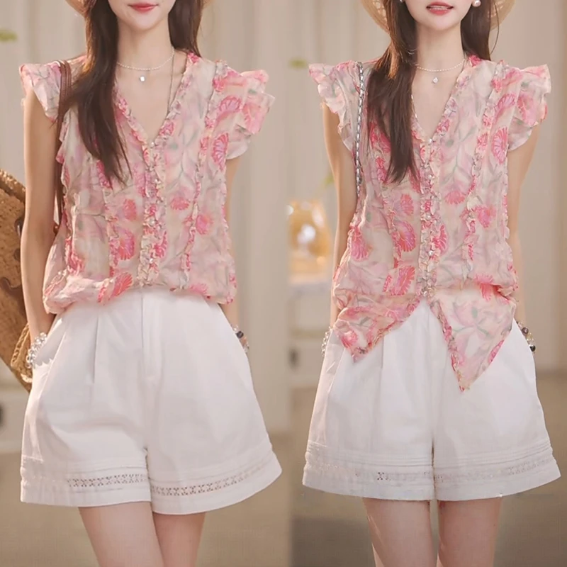 法式轻奢减龄套装女夏季新款木耳边碎花无袖衬衫镂空短裤子两件套