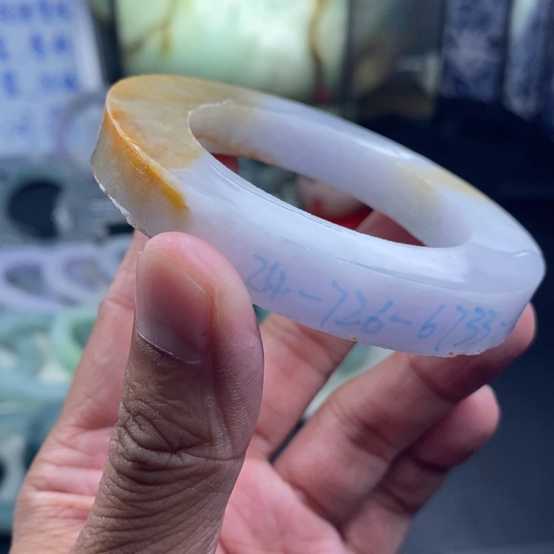 未镶嵌翡翠手镯定制翡翠