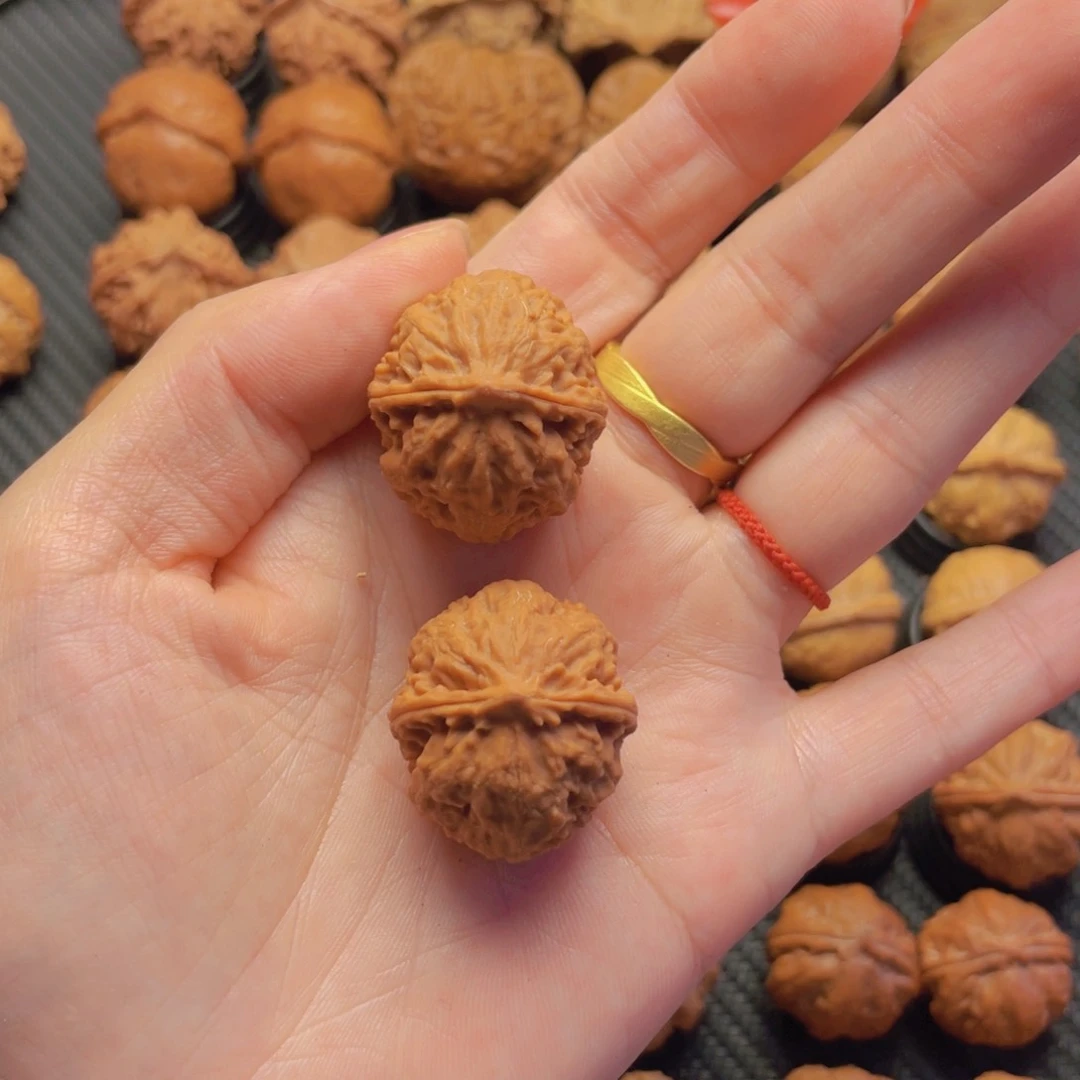 文玩核桃把件文玩核桃小红球元宝