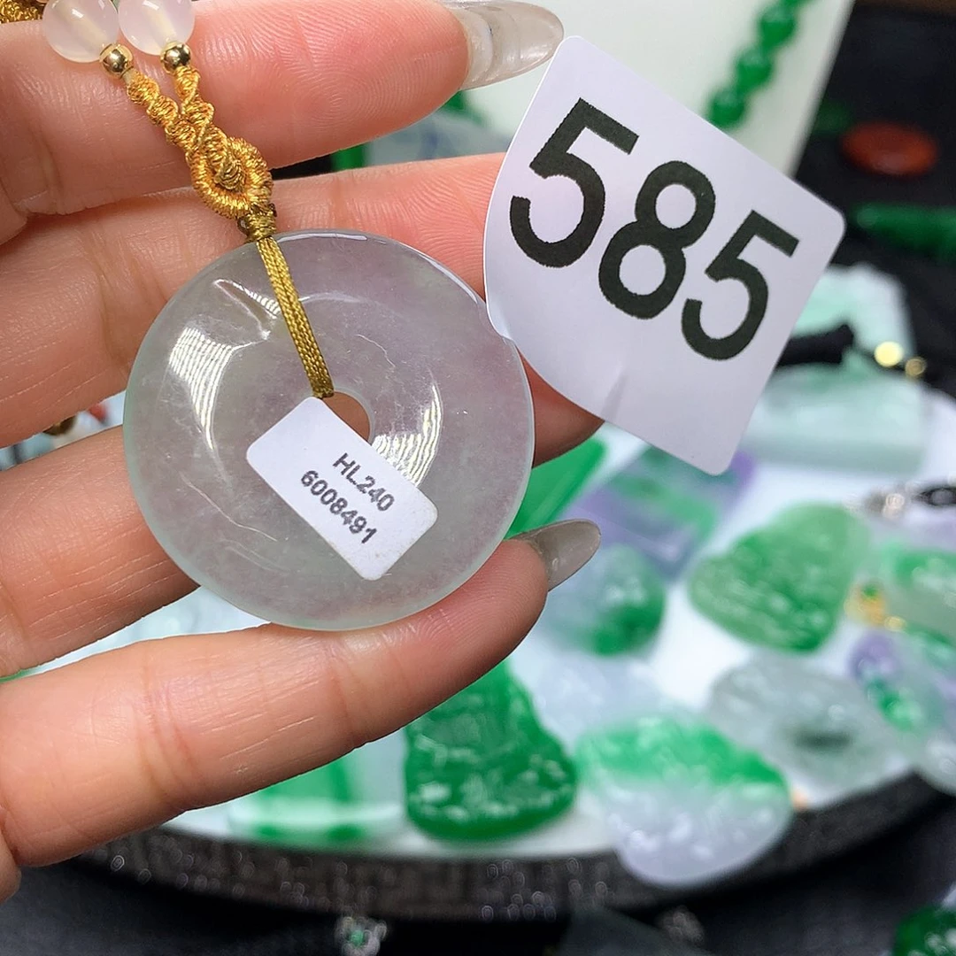 翡翠吊坠(赠链)未镶嵌