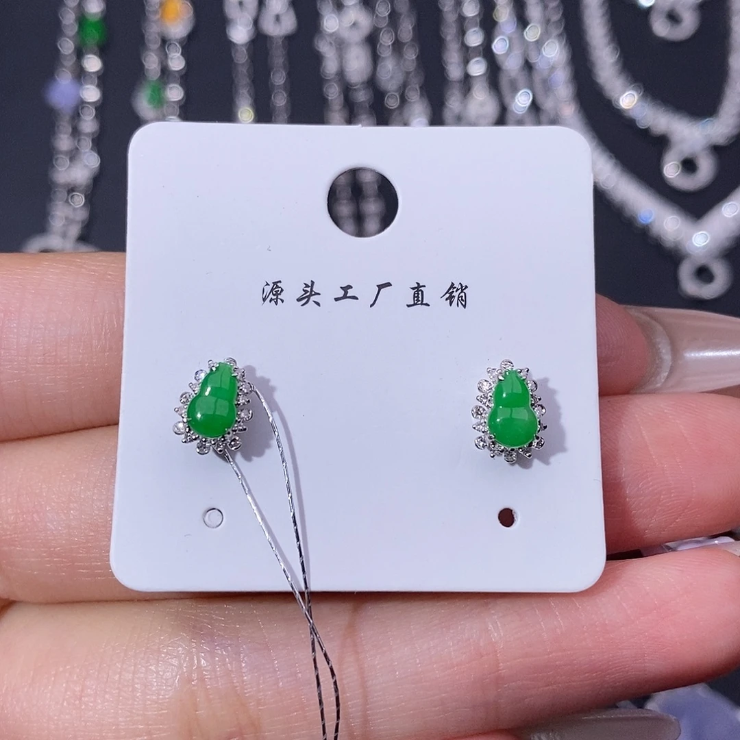 18K金镶嵌翡翠耳饰葫芦