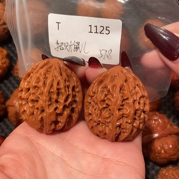 文玩核桃吊坠招财鼠37.8